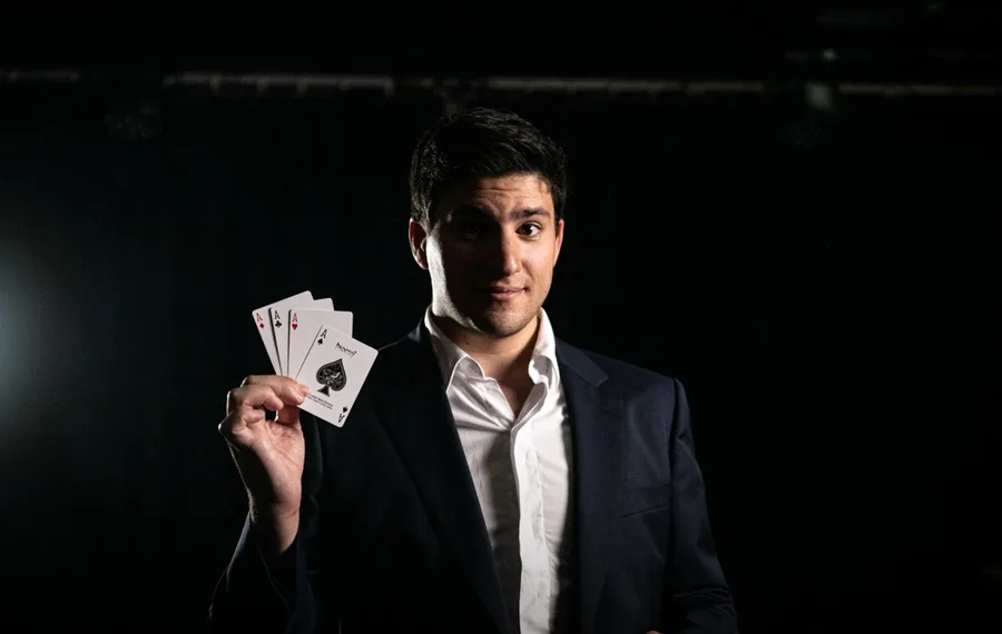 Animation casino et manipulation de cartes